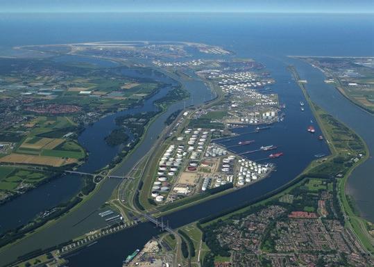 Samenvatting: MIRT verkenning Calandbrug in het kort De Calandbrug vormt een cruciale verbinding voor de Rotterdamse haven De Calandbrug is een stalen hefbrug voor trein-, weg- en langzaam verkeer in