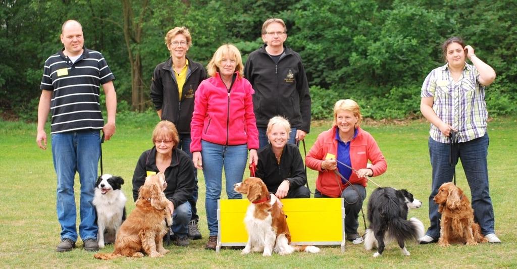 GG examen 14-05-2011 Op 14 mei j.l. was er weer een examen GG. Helaas zijn niet alle kandidaten geslaagd. (staand van links naar rechts: Remco Mandigers met Jake, Anita v.d. Putte, Arjanne Geenen met Xanta, Geerd de Rooij en Ellen Houbraken met Zoe.