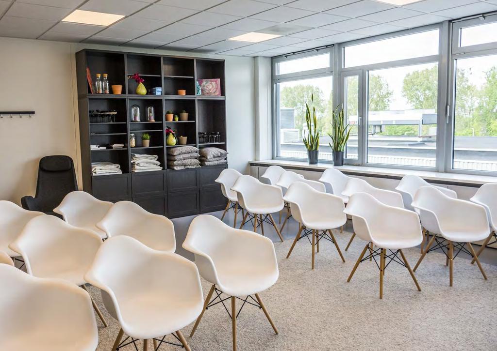 Inhoudsopgave Voorwoord 3 Onze zalen 4 Tarieven zaalhuur 5 Faciliteiten 6 Catering 6 Zaalfaciliteiten 7 De eerste keer waren wij al enorm enthousiast over de ruimtes van UNLP, vanwege de fijne en