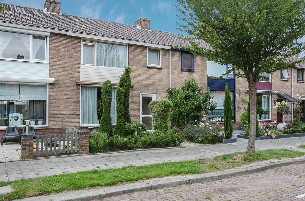 Starters opgelet! Leuke, goed onderhouden eengezinswoning in de leuke woonwijk Meerdervoort. De ideale woning voor starters die hun eerste woning willen betrekken.