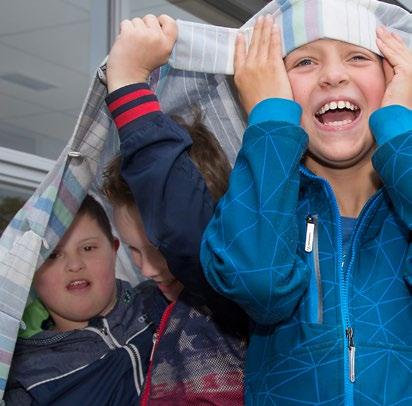 7 HANDIG OM TE WETEN 16 Landelijke vertrouwensinspecteur Verzekering door school Schoolvervoer 17 Deze functionaris is door het ministerie van Voor onze leerlingen hebben wij een collectieve De