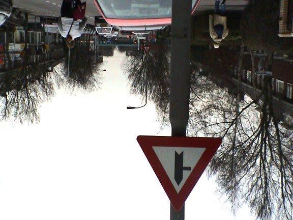 Een van de onderdelen in het pakket aan aanvullende VFVR maatregelen: kruisingen met geregelde voorrang op de Leliestraat in Koog a/d Zaan.