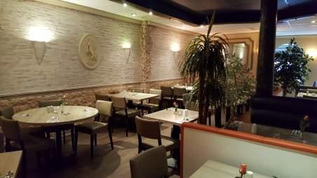 Het restaurant waarvan het interieur recent geheel vernieuwd is biedt plaats aan ca. 70 gasten, en het overdekte terras aan de achterzijde nog eens aan ca. 30.