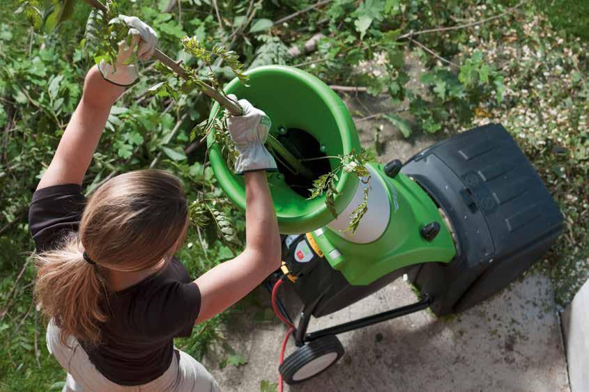 VERTICUTEERMACHINES ELEKTRISCHE TUINHAKSELAARS WELLNESS VOOR UW GAZON OPGERUIMD STAAT NETJES Voortaan is het gras nooit meer groener