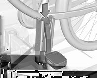 Vastmaken fiets aan draagsysteem Stel met de draaiknop op de crankuitsparing de verstelbare crankeenheid ruwweg in op de uitstekende crank.