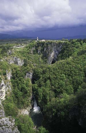 , Natuurpark de grotten van Škocjan nodigt u uit voor een: bezichtiging van de grotten van Škocjan wandeling langs de informatieroute bezichtiging van de etnologische tentoonstelling bezichtiging van