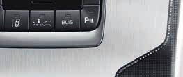 beschikbaar V40 Cross Country Volvo cean Race in de optionele kleur Inscription Crystal White Pearl, uitgerust met 17" Portunus aluminium velgen SPECIFIEK PTIEPACK VLV CEAN RACE VLV CEAN RACE
