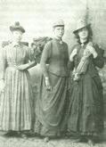 23 Kitty van Vloten (rechts), Nanny Lagerborg (midden) en nichtje van Nanny (links) in 1886 tijdens hun wandeltocht door Zweden en Noorwegen.