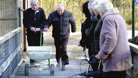 socialeplanning@oost-vlaanderen.be Oost-Vlaanderen  In vergelijking met de omringende gemeenten heeft de gemeente een interne vergrijzing die gelijklopend is.