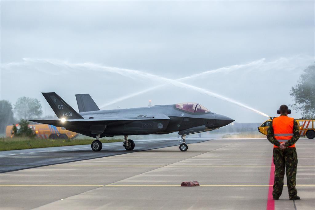 Nederland profiteert volop van F-35-aankoop 17 augustus 2017 08:08 Nederland gaat alle reservedelen voor alle F-35 toestellen in Europa opslaan.