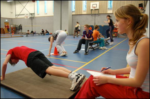 Bij uitvallen van een geplaatste leerling wordt de 1e leerling van de wachtlijst gevraagd zijn/haar plaats in te nemen.