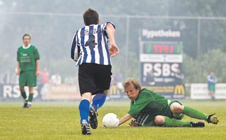 Donderdag 7 juli 2011 SV Diemen al volop bezig met het nieuwe seizoen Club verbreedt selectie voor komend voetbaljaar door Sjoerd Stoop DIEMEN - Waar de competitie nog maar slechts enkele weken