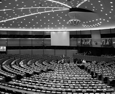 De EuropeseParlementszaal: het echte machtscentrum binnen de EU? Foto. Flickr.com Sébastien Bertrant machtsstrijd met het EP, zeiden ze.