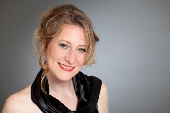 De Brabantse sopraan Tamara Heuveling soleert bij enkele van de door de fanfare te spelen werken.