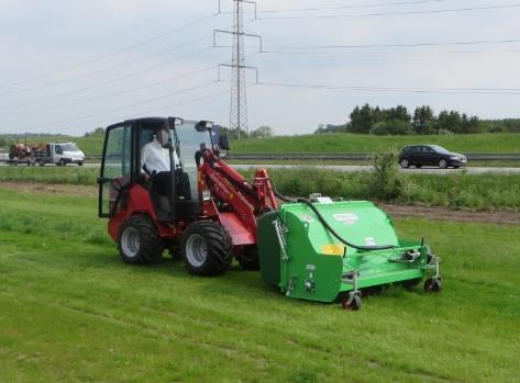 mogelijkheid de aanspan (oren of gaten) er aan te lassen of te schroeven. Machines sont equipées d un cadre sans tension.