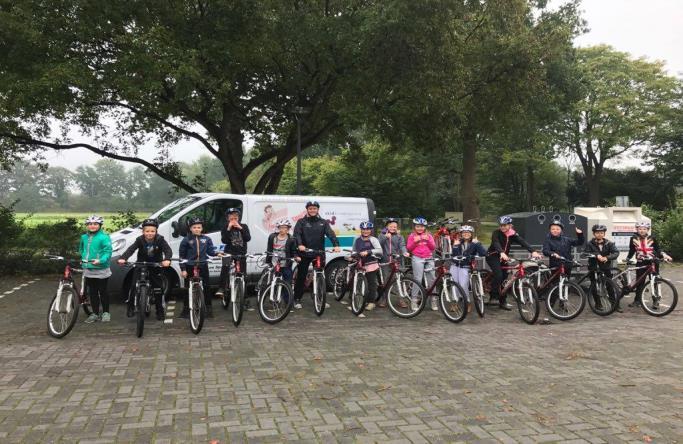 Fietsenkeuring De donkere en trieste/grijze dagen komen er weer aan. Daarom organiseren wij in samenwerking met Veilig Verkeer Drenthe een fietsenkeuring.