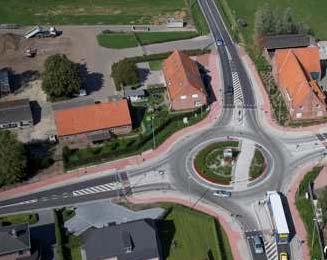 - Herinrichting van het kruispunt Een mogelijk alternatief voor de plaatsing van verkeerslichten, maar iets ingrijpender, is het tot rotonde omvormen van het kruispunt waar de afrit aansluit op de