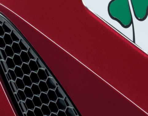 Als symbool voor Alfa Romeo s compromisloze keuze voor prestaties en techniek prijkt het