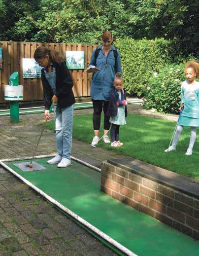 Op stap met de Rotterdampas Midgetgolf met ijsje toe Met de Rotterdampas kunt u elk weekend op stap als u wilt. Met korting of zelfs helemaal gratis. Bijvoorbeeld midgetgolfen onder de Euromast.