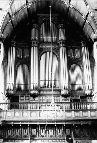 Zijn atelier tekent ook voor de vervaardiging van de orgelkas inclusief de ornamentiek. Het orgel wordt geëxamineerd door de organisten W.F.G. Nicolaï en Samuel de Lange Jr.