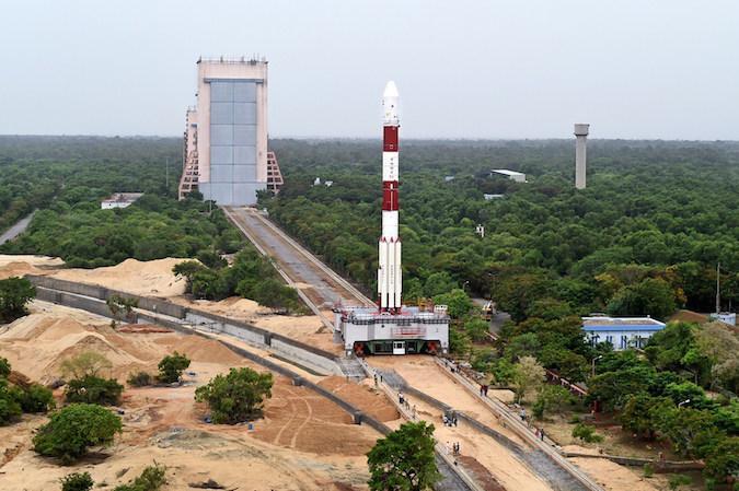 INDIA LANCEERDE TWINTIG SATELLIETEN TEGELIJK Liefst 20 kunstmanen nam de PSLV raket in zijn neuskegel mee tijdens de lancering op 22 juni.