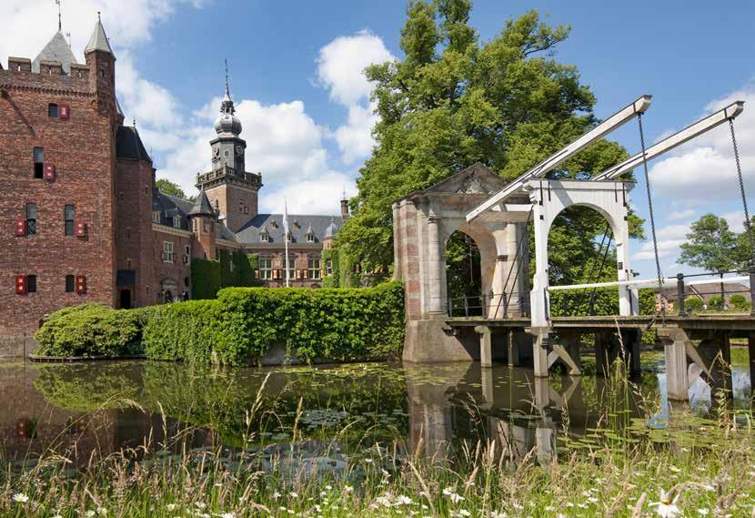 DIGITAL LEADERSHIP OPZET PROGRAMMA Het programma is ontwikkeld door Nyenrode Business Universiteit in samenwerking met de KNVI, de beroepsvereniging voor informatieprofessionals, en met deskundigen