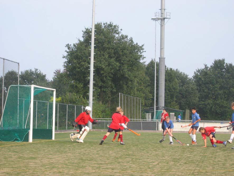 JC2 Saxenburg C2 Het was een mooie wedstrijd. Het weer zat mee, dus we gingen goed van start. Al snel had ik gescoord. Maar de tegenstander sloeg terug! 1-1.