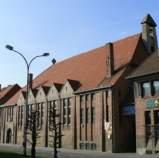 21. Sint-Jozefkerk (Battel) De Sint-Jozefkerk is een neoclassicistisch kerkgebouw, gelegen te Battel. De kerk heeft een erfgoedwaarde. Erfgoedstatuut: geïnventariseerd.