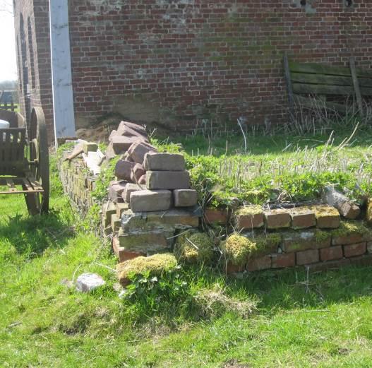 De echte hooihuisboerderij is inmiddels zeldzaam, meestal is er een mengvorm met stolp en losstaande kaakberg. Sommige kaakbergen zijn tot woonruimtes verbouwd.