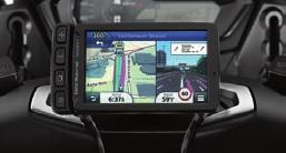 Het GPS-navigatiesysteem BMW Motorrad Navigator V heeft een 5 inch beeldscherm, 8 GB opslagcapaciteit, Bluetooth -technologie en optionele Smartphone Link voor real time file-info.