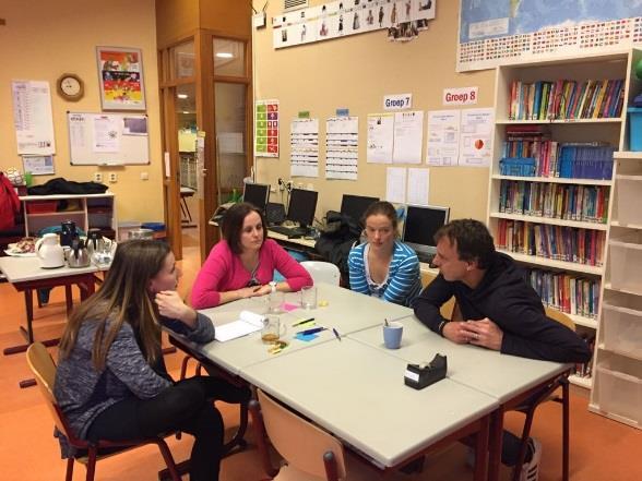 Nieuws vanuit de MR De MR in gesprek met de ouders Op de kijk en doe avond in oktober hebben wij onze speerpunten voor dit schooljaar gepresenteerd.