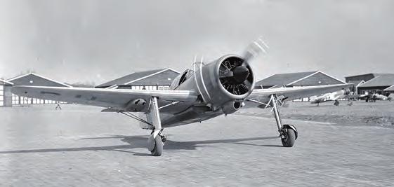 STARINK De Koolhoven FK-58, waarvan het prototype in april 1939 ter beproeving op Soesterberg was; ondanks adviezen om snel Hurricanes te kopen, koos minister Van Dijk toch voor de FK-58 Aanschaf bij