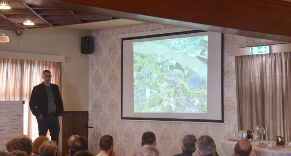 Foto Robert Ceelen. Martin Mekking biedt ons met zijn presentatie over Het Weurtsche Straatje, vele inkijkjes en inzichten.