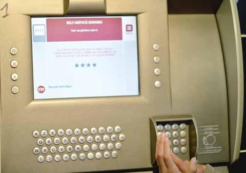 Veilig werken met de bankautomaat Om je geld veilig te beheren met de bankautomaat heb je twee dingen nodig: een pincode een bankkaart De pincode Een pincode is een persoonlijke code met vier cijfers.