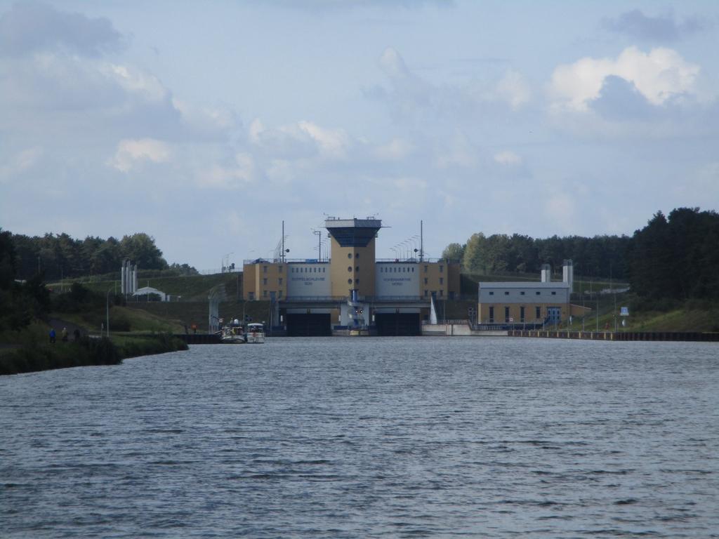 Vier jaar geleden de fles hier ook gevuld en het (Oost)Duitse gas is toch veel voordeliger dan in NL. Maken een mooie fietstocht en eten heerlijk in het havenrestaurant.