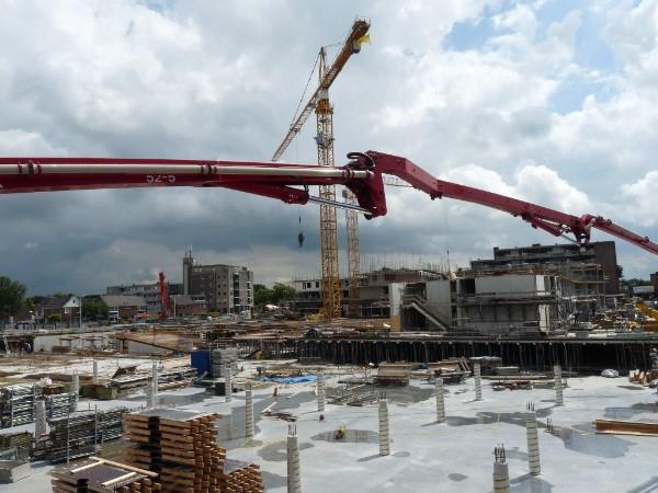 Bericht van de aannemer Planning Op dit moment wordt met veel enthousiasme door veel partijen hard gewerkt op de bouwplaats en dat is te zien.