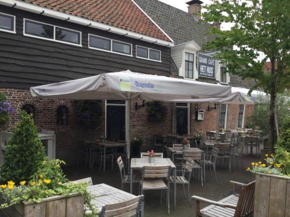 Grand Café Het Huis met de Duivengaten te Hoogeveen Klaassen Horecamakelaardij B.V. Wiekenweg 53A, 3815 KL Amersfoort Telefoon: 033 2581330 Internet: www.klaassenbv.nl E-mail: info@klaassenbv.