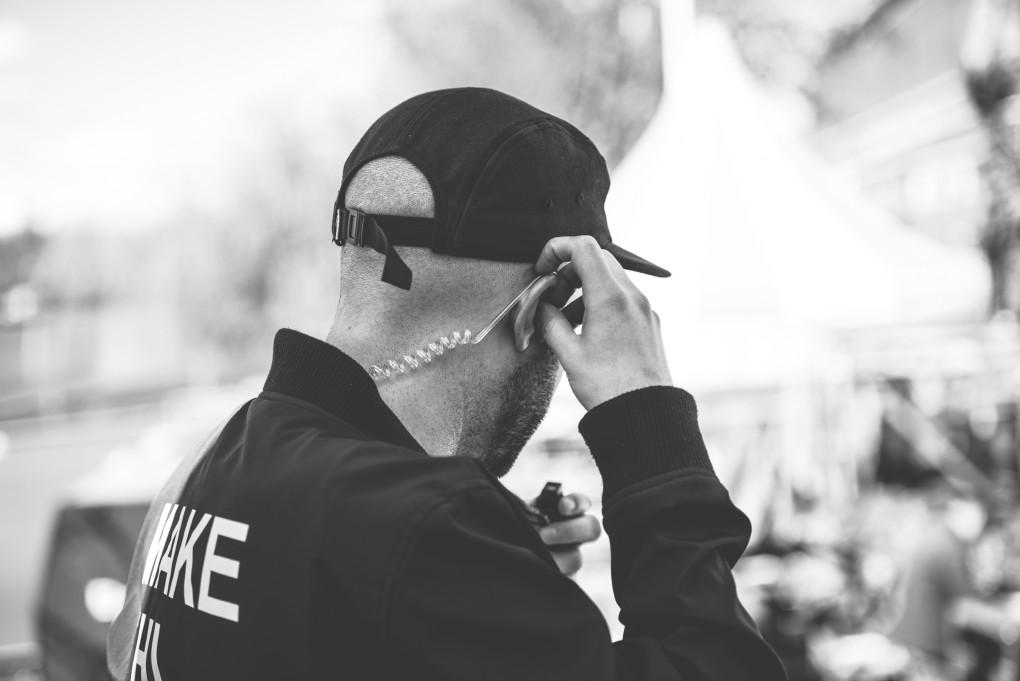 Atakan Akardere @ Kingsday festival. Foto: Tim Buiting Mede doordat de concurrentie binnen de evenementenwereld steeds heftiger wordt, is artist handling belangrijker geworden.