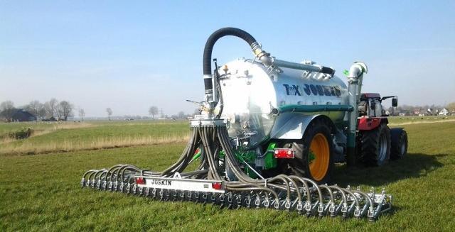 Een nieuwe Joskin Tetrax 13000 afgeleverd aan de Fam Huinder in