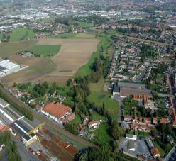 Enkele bijzonderheden ü zone tussen Warandestraat en Watermolen ü bereikbaar via Emiel Hullebroecklaan ü eigenaars: stad Kortrijk (rechteroever) Natuurpunt Kortrijk