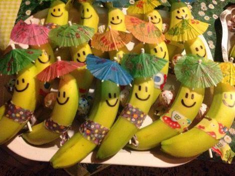 Tropische bananen bananen parapluutjes zwarte stift lapjes stof Knip van wat gezellige stofjes strookjes.
