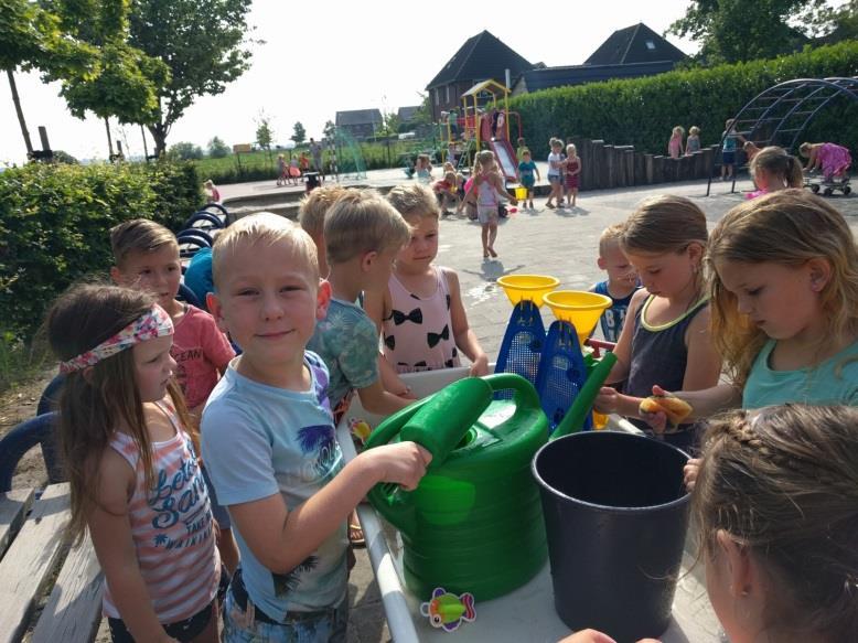 Met rekenen gaan we bouwsels (blokjes) nabouwen en tellen hoeveel blokjes het zijn (ook