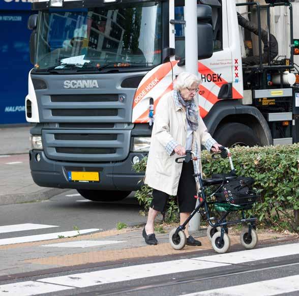 6.4. Overige onderzoeken In hoofdstuk 1 is beschreven dat de SWOV naast landelijke doelgroepen fietsers, ouderen, kinderen en jonge beginnende bestuurders, ook een aantal specifieke doelgroepen heeft