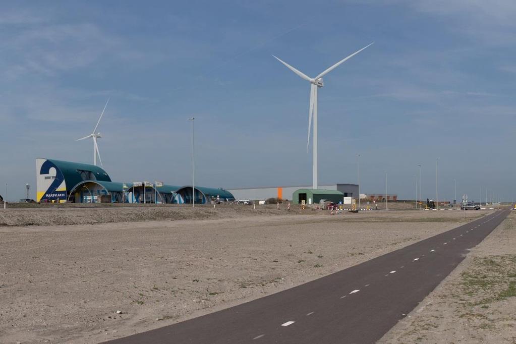 13 De donkere stroken aan de randen van de gronden, die ook een deel van het wateroppervlak bedekken, hebben de aanduiding wijzigingszone.