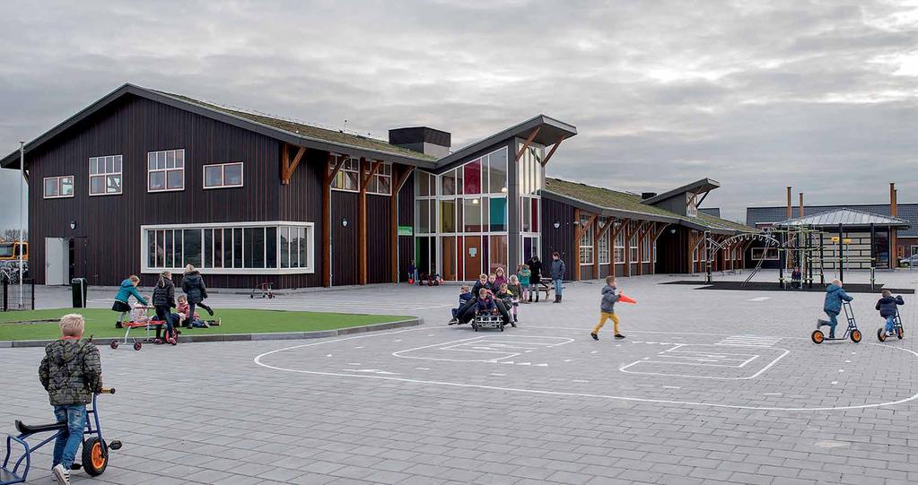 Gloednieuw schoolgebouw Ons motto In een goede sfeer leer je zoveel meer komt ook tot uiting in ons spiksplinternieuwe schoolgebouw: licht en transparant, warm en gastvrij.