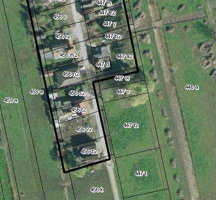 Figuur 14 a en b: Kadasterplan en orthofoto Het Leeg In Schoten, tegen de Laarsebeekdreef werd op 14 juni 2005 een verkavelingsvergunning