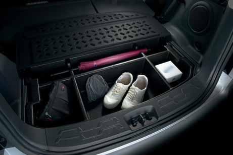 Zoals een bagage afscheidingsrek, dat voorkomt dat losse items bij krachtig remmen door uw auto