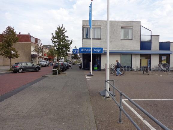 Inleiding In het dorp Honselersdijk (gemeente Westland) zijn plannen voor de uitbreiding van de plaatselijke AHsupermarkt, gelegen aan de Dijkstraat 102.