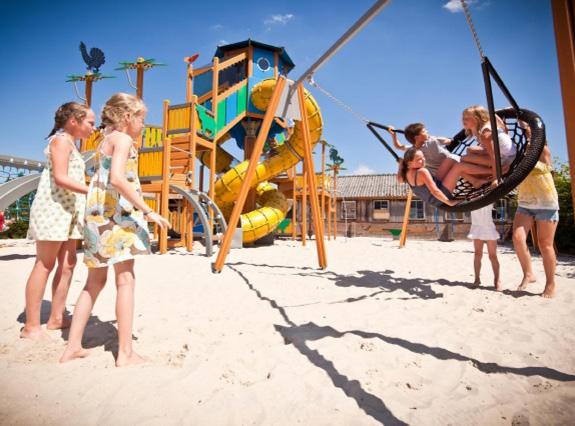 Welkomop Recreatiepark De Boshoek! Elk type vakantieganger beleeft zijn ultieme vakantie op Recreatiepark De Boshoek; van jong tot oud.