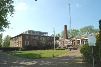 Nederhorst den Berg en Nigtevecht. De naam Dorpzicht is dan ook dubbel treffend. Dorpzicht is een Hallenhuisboerderij en is L-vormig, een vorm die langs de Vecht en het Gein vaker voorkomt.